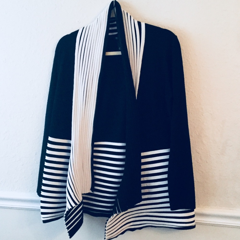 Cardigan black and white sweater